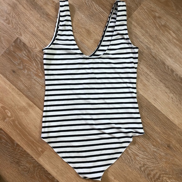 MINKPINK Body Suit - Picture 4 of 7